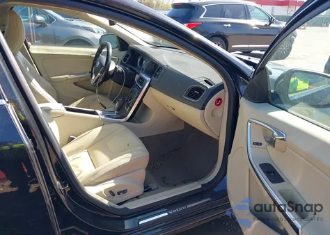 2012 Volvo S60 T5 z USA, uszkodzony, nr VIN YV1622FS1C2109532